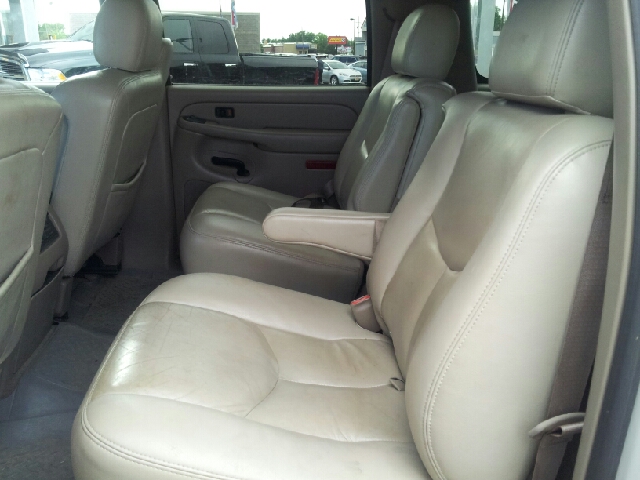 2005 GMC Yukon XL C350 4dr Sdn 3.5L Sport RWD Sedan