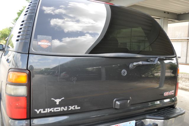 2005 GMC Yukon XL Carrera Coupe