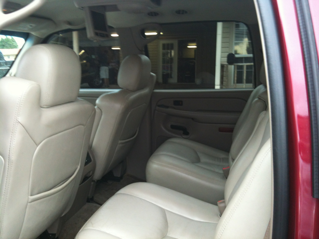 2005 GMC Yukon XL C350 4dr Sdn 3.5L Sport RWD Sedan