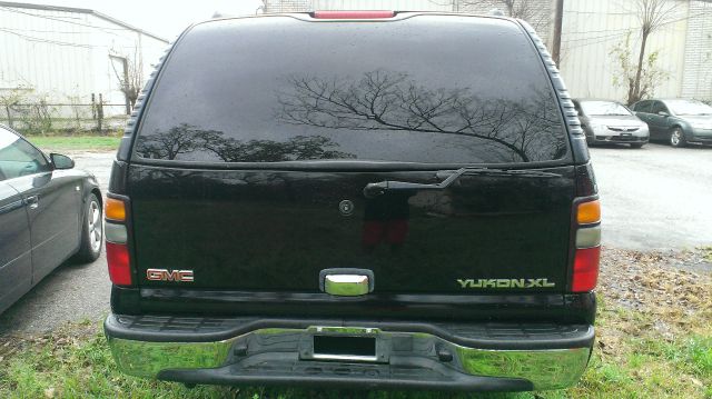 2005 GMC Yukon XL C350 4dr Sdn 3.5L Sport RWD Sedan