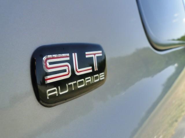 2005 GMC Yukon XL 4dr Sdn 1.8 Auto Sulev Sedan