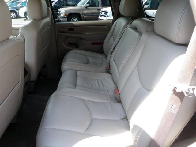 2005 GMC Yukon XL 4dr Sdn 1.8 Auto Sulev Sedan