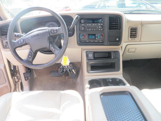 2005 GMC Yukon XL 4dr Sdn 1.8 Auto Sulev Sedan