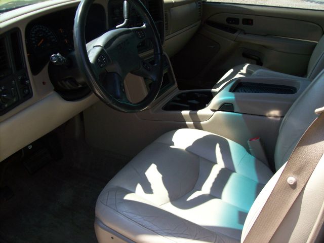 2005 GMC Yukon XL C350 4dr Sdn 3.5L Sport RWD Sedan