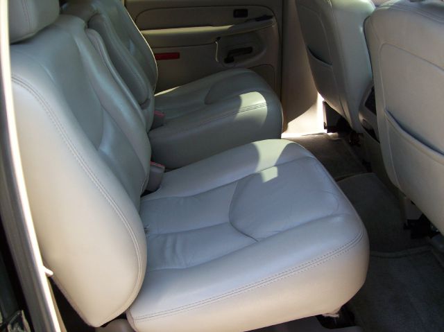 2005 GMC Yukon XL C350 4dr Sdn 3.5L Sport RWD Sedan