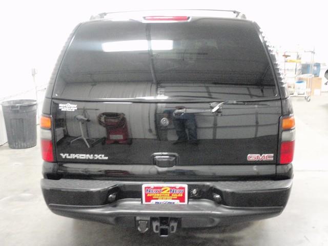 2005 GMC Yukon XL EX Sedan 4D