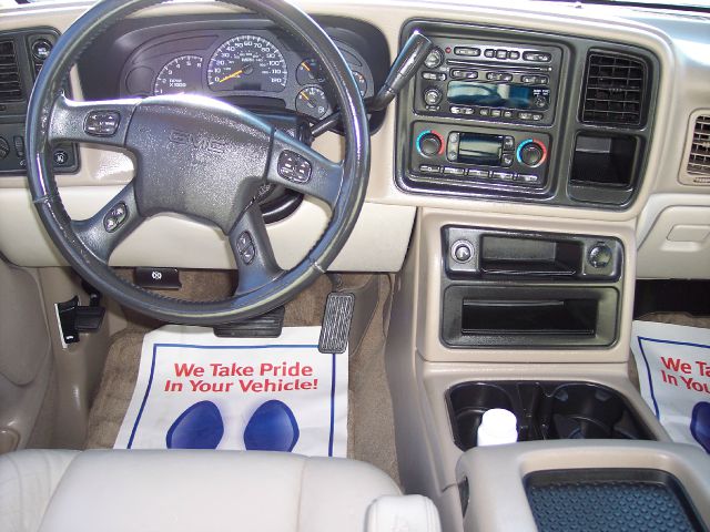 2005 GMC Yukon XL C350 4dr Sdn 3.5L Sport RWD Sedan