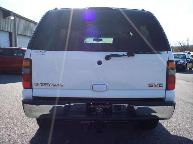 2005 GMC Yukon XL C350 4dr Sdn 3.5L Sport RWD Sedan