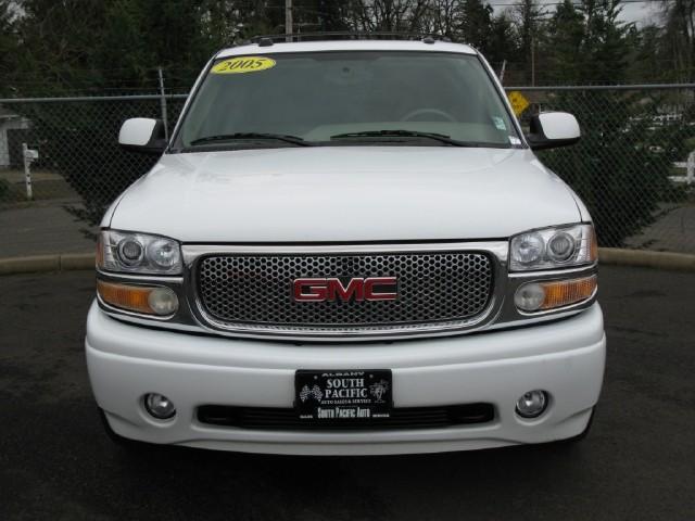 2005 GMC Yukon XL EX Sedan 4D