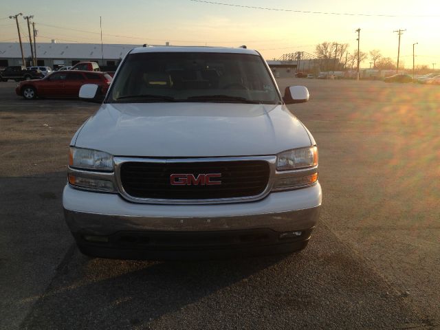 2006 GMC Yukon XL Lariat/ 4 Wheel Drive
