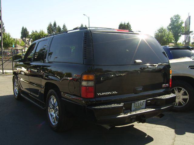 2006 GMC Yukon XL SXT Van