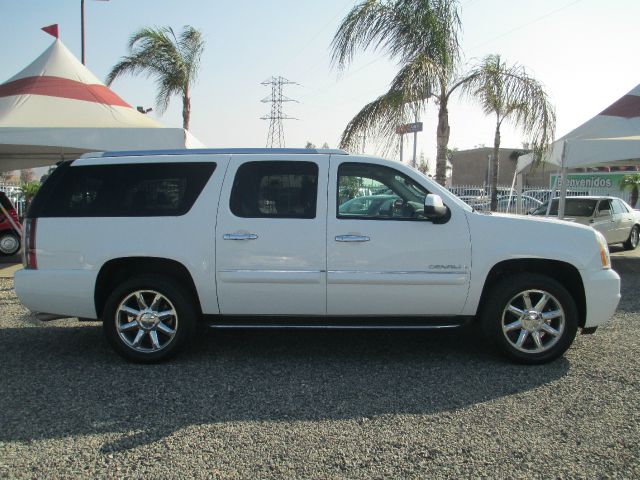 2007 GMC Yukon XL SXT Van