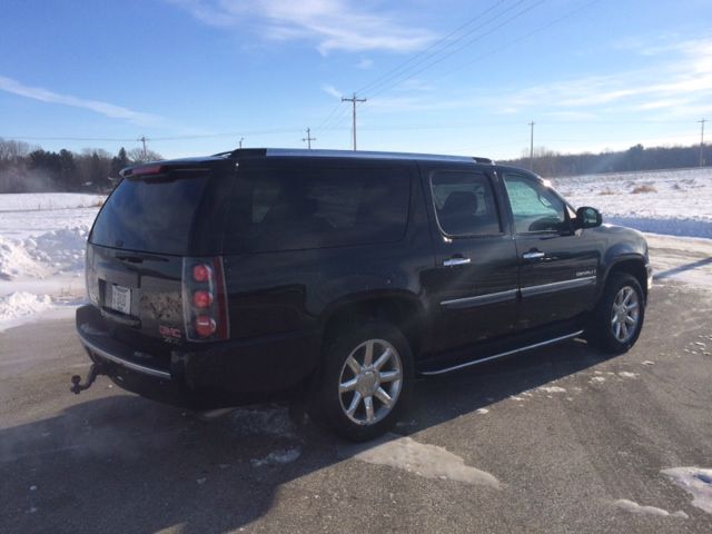 2007 GMC Yukon XL SXT Van