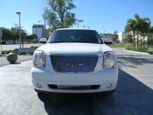 2007 GMC Yukon XL 1.8T S-line AWD
