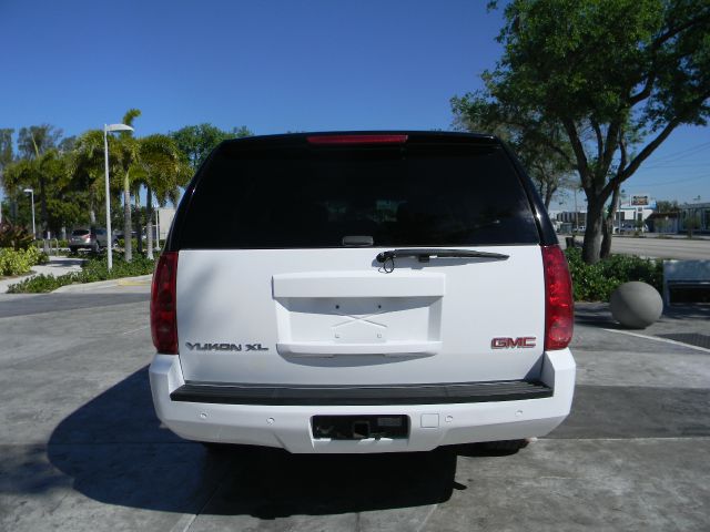 2007 GMC Yukon XL 1.8T S-line AWD