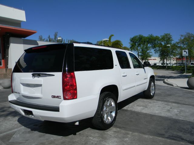 2007 GMC Yukon XL 1.8T S-line AWD
