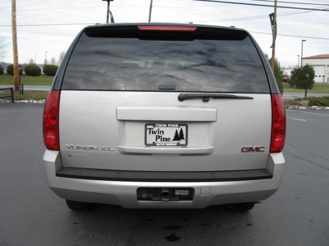 2007 GMC Yukon XL CLUB CAB 131 WB SLT