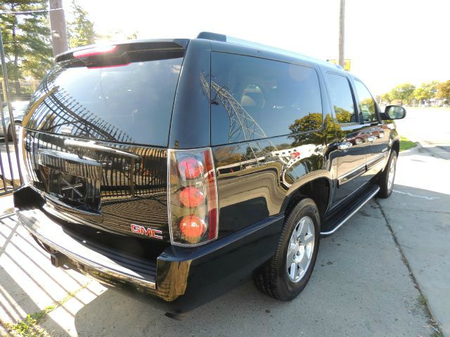 2007 GMC Yukon XL SXT Van