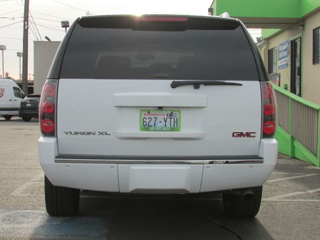 2008 GMC Yukon XL SXT Van