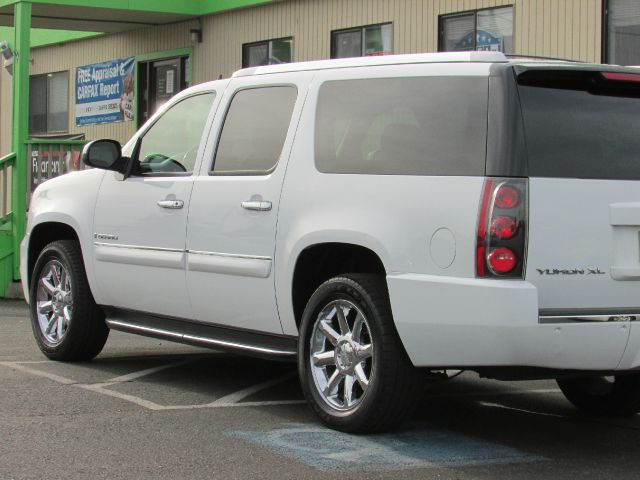 2008 GMC Yukon XL SXT Van