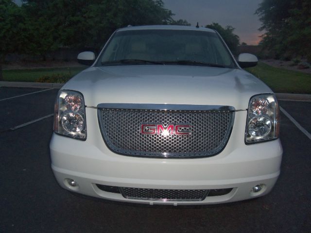 2008 GMC Yukon XL SXT Van