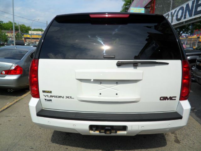 2008 GMC Yukon XL 2006 Mercury