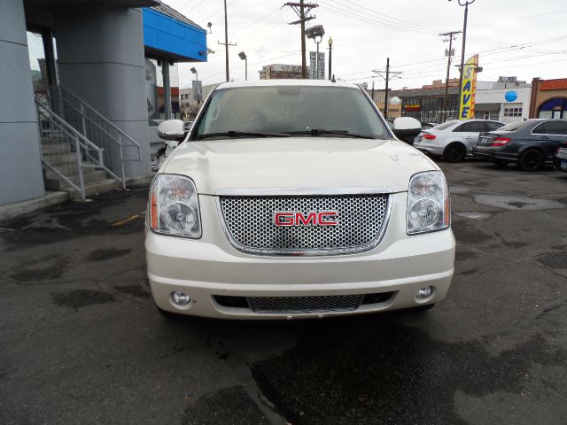 2009 GMC Yukon XL Crew Cab Short Box 2-wheel Drive SLE