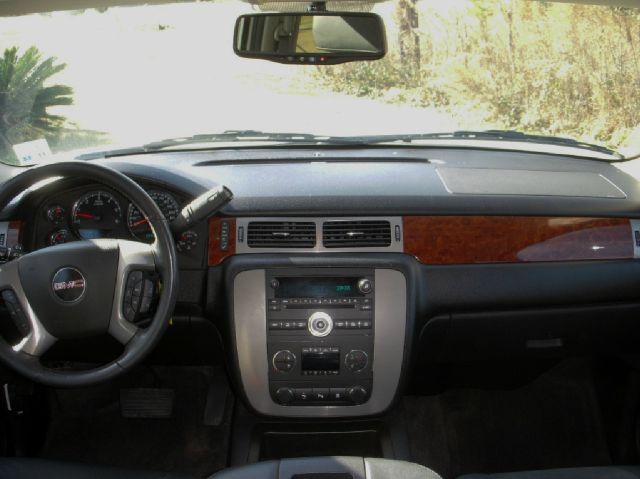 2011 GMC Yukon XL 4dr Ext WB LS Fleet