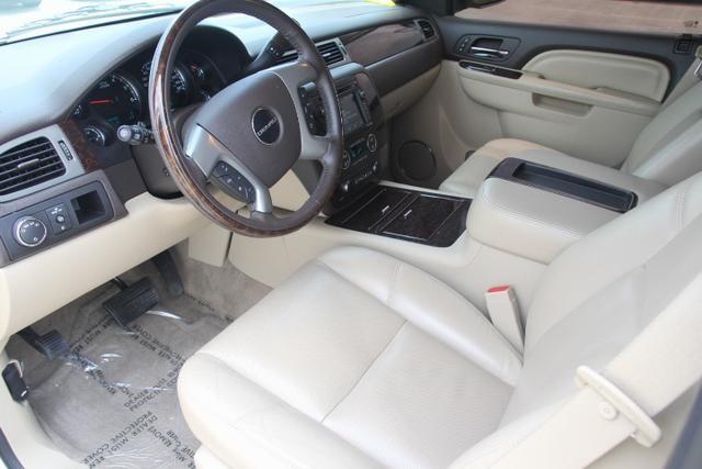 2011 GMC Yukon XL EX Sedan 4D