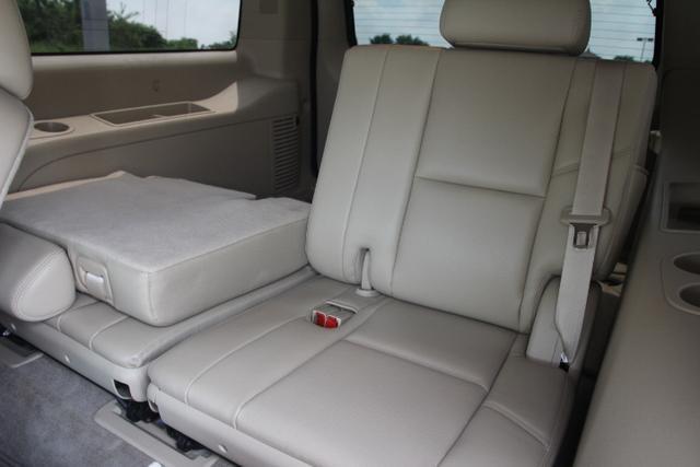 2011 GMC Yukon XL EX Sedan 4D