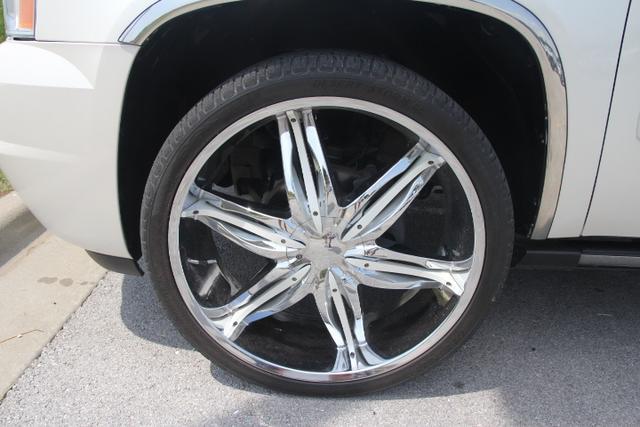 2011 GMC Yukon XL EX Sedan 4D