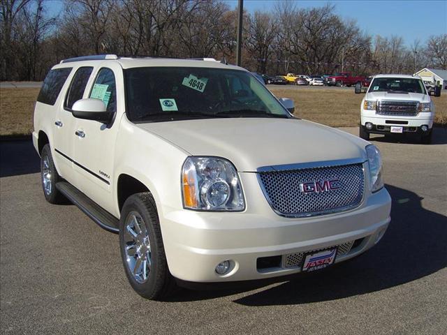 2012 GMC Yukon XL EX Sedan 4D