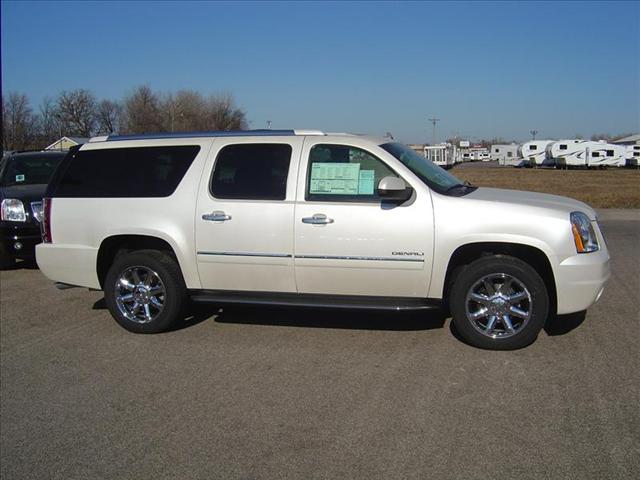 2012 GMC Yukon XL EX Sedan 4D