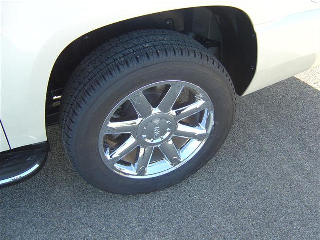 2012 GMC Yukon XL EX Sedan 4D