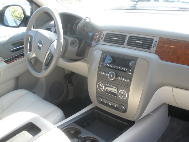 2013 GMC Yukon XL 4dr Sdn Touring Signature RWD Sedan