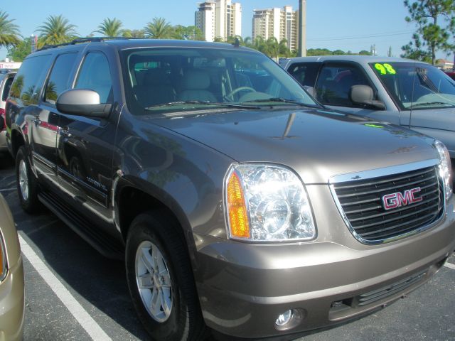 2013 GMC Yukon XL 4dr Sdn Touring Signature RWD Sedan