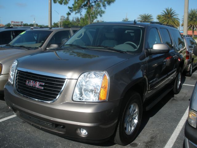 2013 GMC Yukon XL 4dr Sdn Touring Signature RWD Sedan