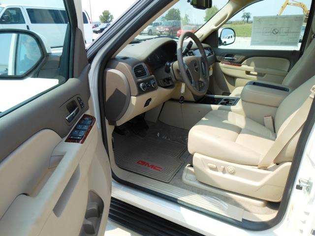 2014 GMC Yukon XL REG CAB BASE