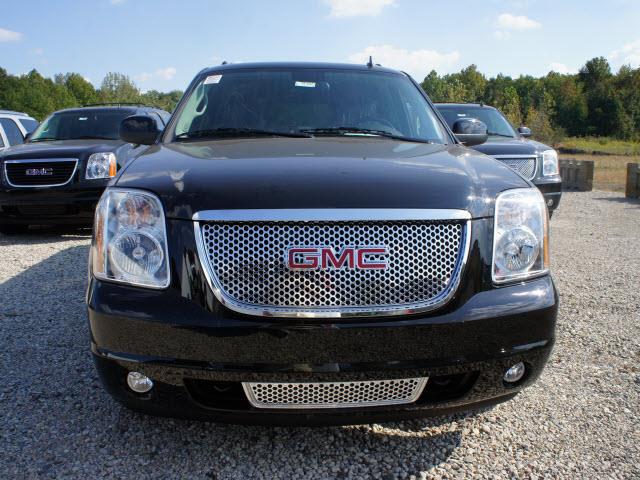 2014 GMC Yukon XL EX Sedan 4D