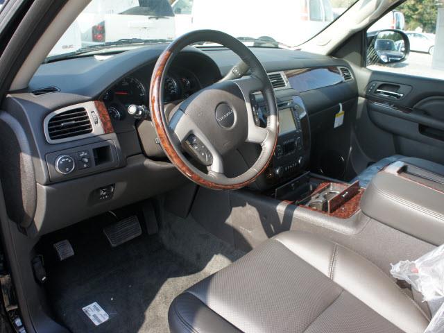 2014 GMC Yukon XL EX Sedan 4D