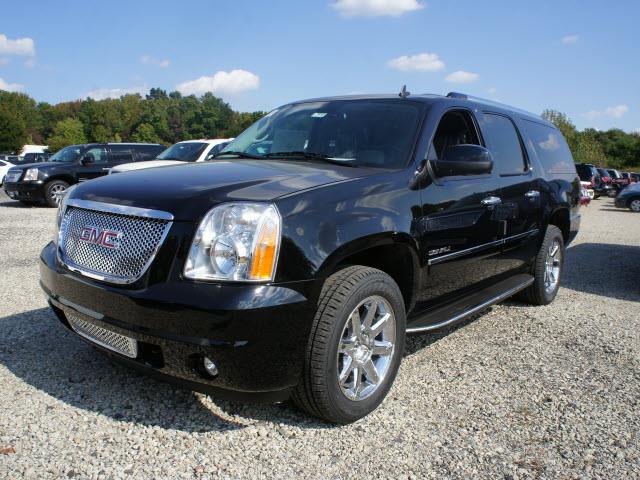 2014 GMC Yukon XL EX Sedan 4D