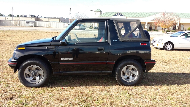 1991 Geo Tracker 4dr Sdn I4 CVT S