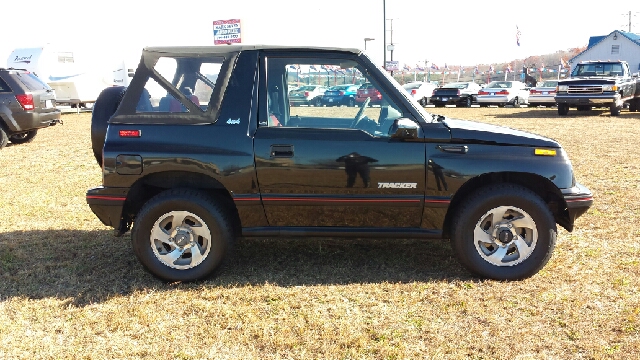 1991 Geo Tracker 4dr Sdn I4 CVT S