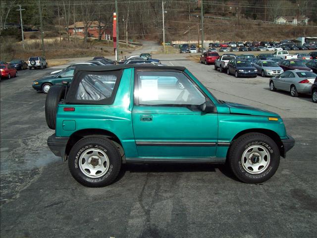 1994 Geo Tracker 2dr Cpe I4 CVT 2.5 S