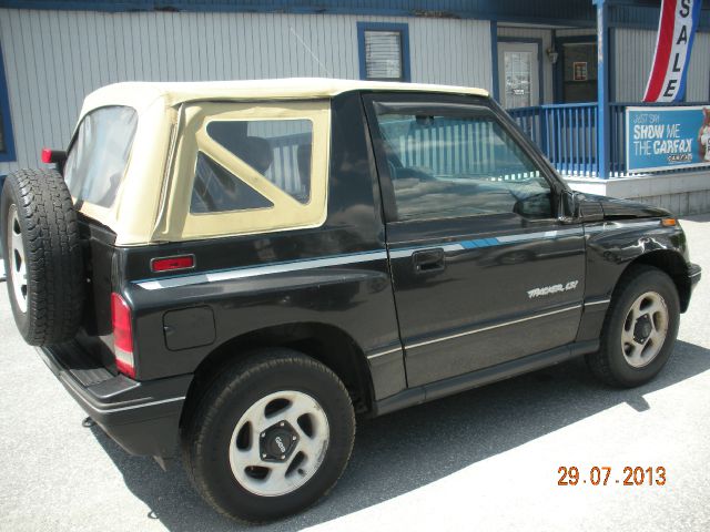 1995 Geo Tracker 4dr Sdn I4 CVT S