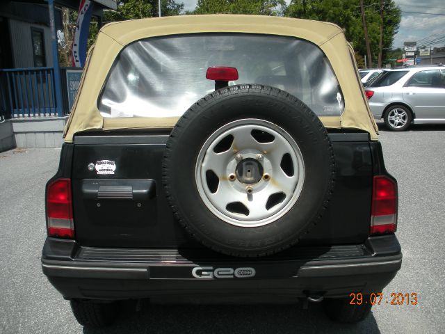 1995 Geo Tracker 4dr Sdn I4 CVT S