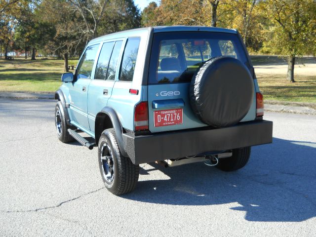 1996 Geo Tracker 4dr Sdn I4 CVT S