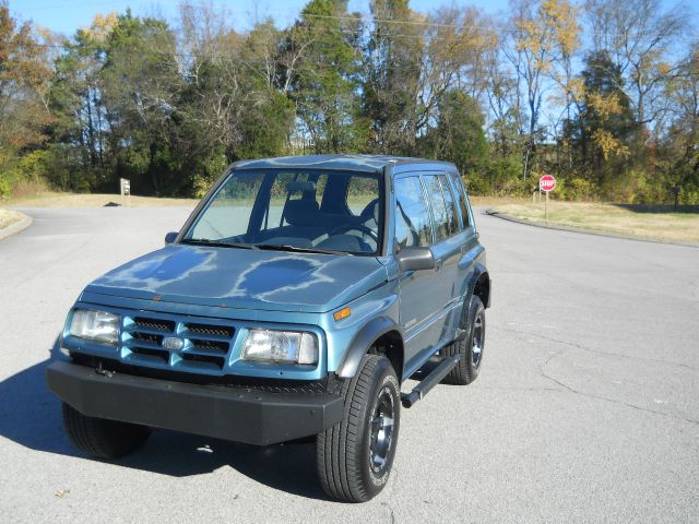 1996 Geo Tracker 4dr Sdn I4 CVT S