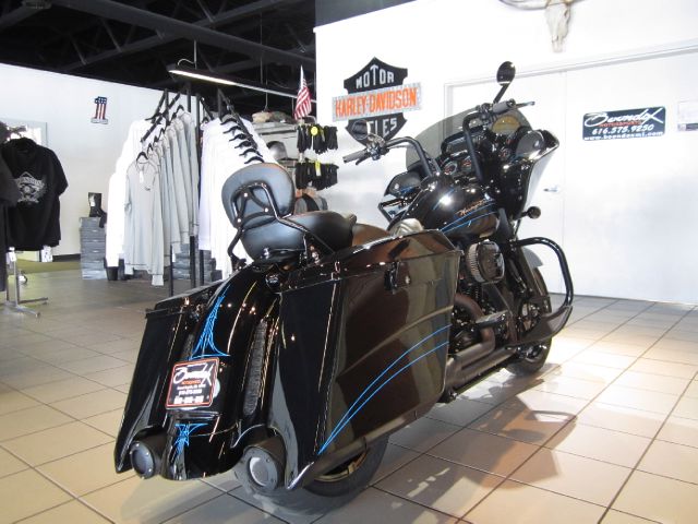 2012 Harley Davidson ROAD GLIDE 4dr Sdn Touring Signature RWD Sedan