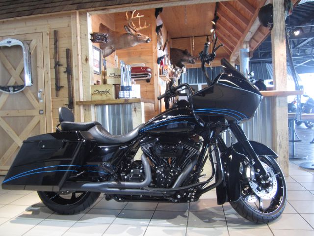 2012 Harley Davidson ROAD GLIDE 4dr Sdn Touring Signature RWD Sedan